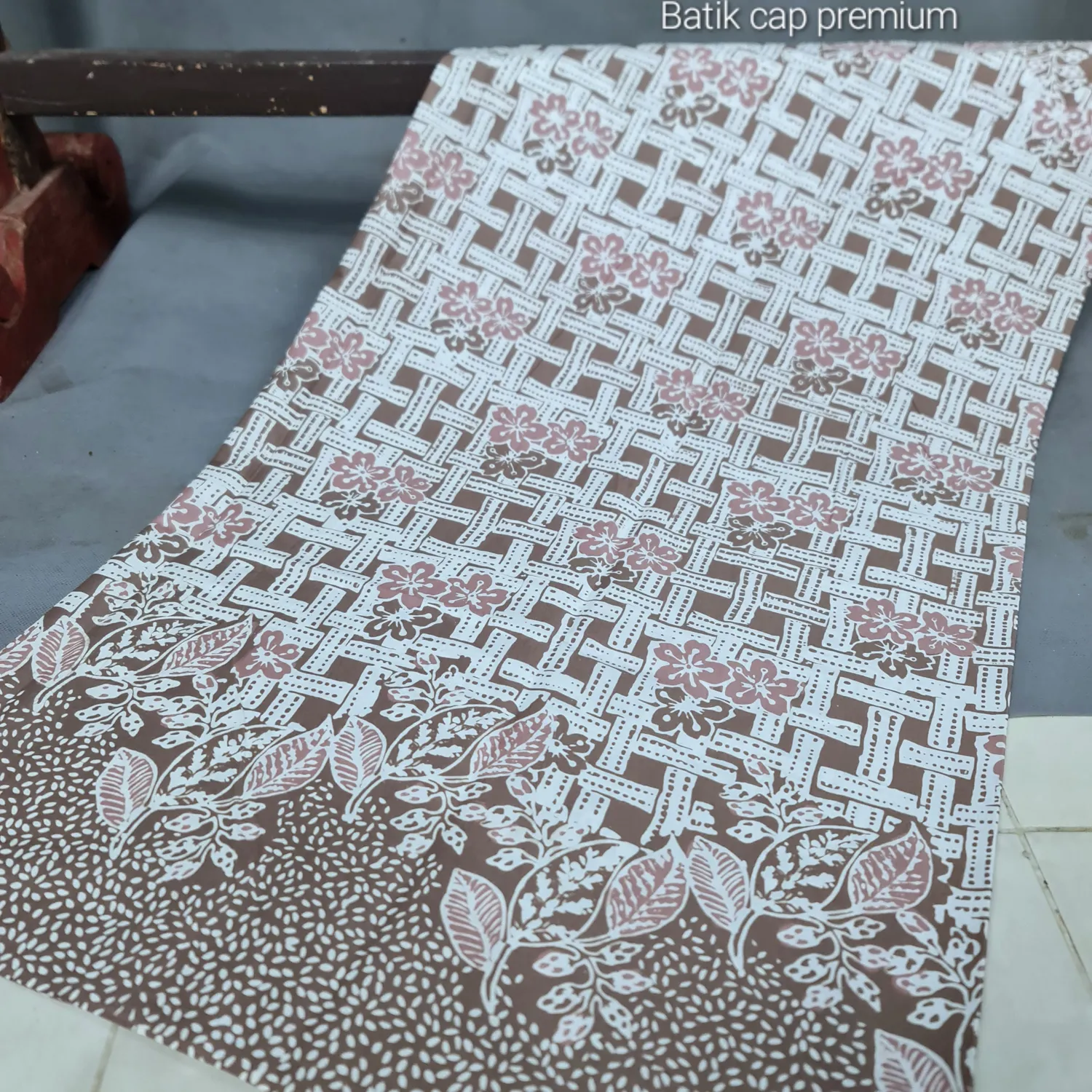 Kain Batik Colet Kombinasi Buketan Daun Anyaman Coklat